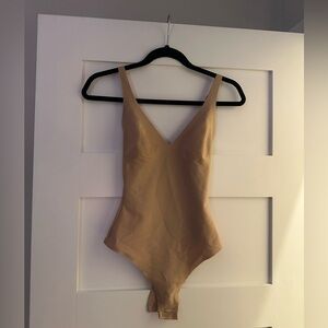 NWOT SKIMS UNLINED PLUNGE THONG BODYSUIT